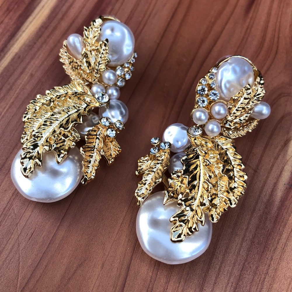 🍃Pearl Embellished Drop Earrings!